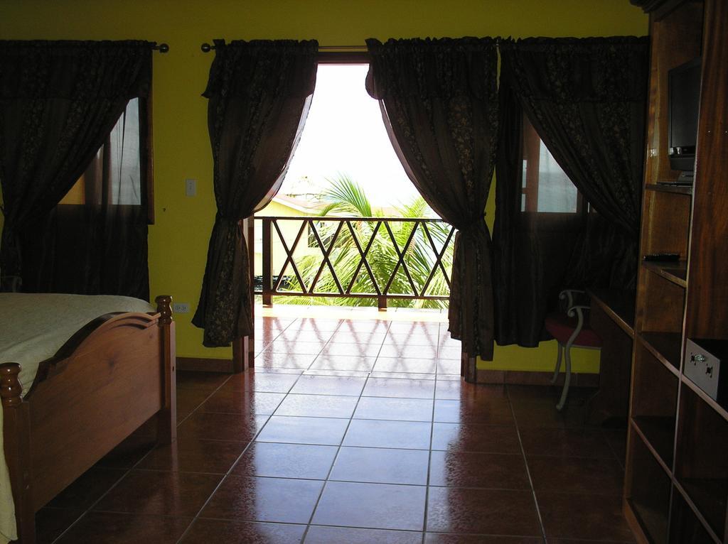 Alan'S Paradise Hotel Placencia الغرفة الصورة